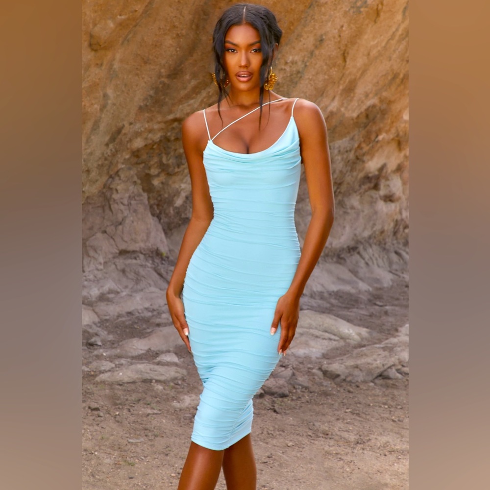 OH POLLY FEEL SO CLOSE
Cowl Neck Ruched Midi Dress in Aqua